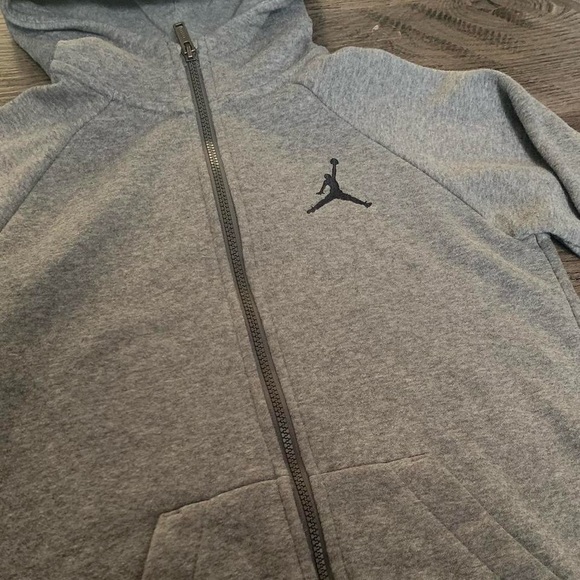 grey jordan sweater - Picture 2 of 7